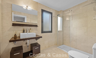 Apartamento de lujo a vivir en venta en el prestigioso resort de golf 5* Los Flamingos en la Nueva Milla de Oro, Marbella - Benahavis 776120 