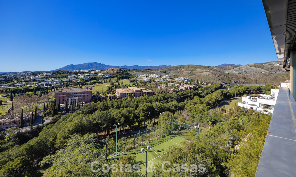 Apartamento de lujo a vivir en venta en el prestigioso resort de golf 5* Los Flamingos en la Nueva Milla de Oro, Marbella - Benahavis 776123