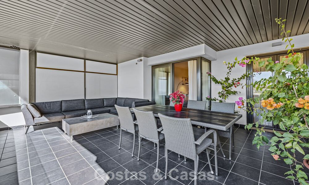 Apartamento de lujo a vivir en venta en el prestigioso resort de golf 5* Los Flamingos en la Nueva Milla de Oro, Marbella - Benahavis 776127