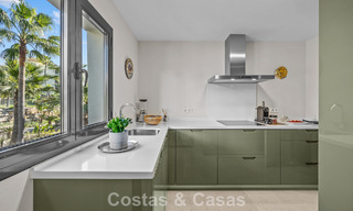Apartamento de lujo a vivir en venta en el prestigioso resort de golf 5* Los Flamingos en la Nueva Milla de Oro, Marbella - Benahavis 776129 