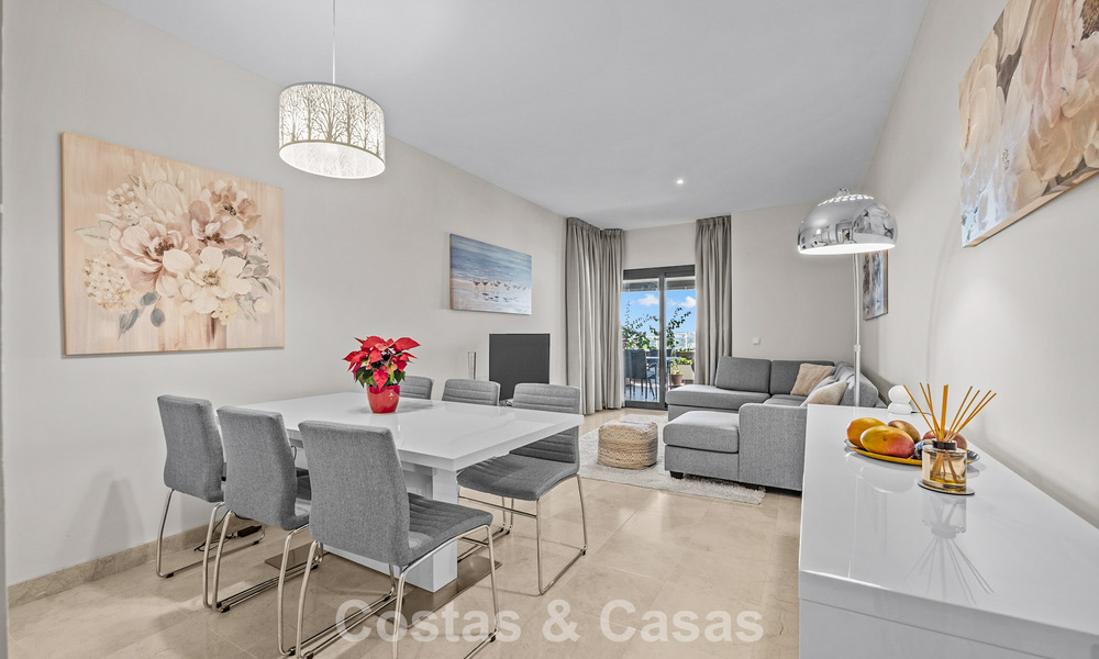 Apartamento de lujo a vivir en venta en el prestigioso resort de golf 5* Los Flamingos en la Nueva Milla de Oro, Marbella - Benahavis 776131