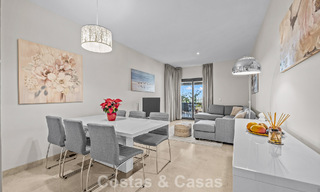 Apartamento de lujo a vivir en venta en el prestigioso resort de golf 5* Los Flamingos en la Nueva Milla de Oro, Marbella - Benahavis 776131 