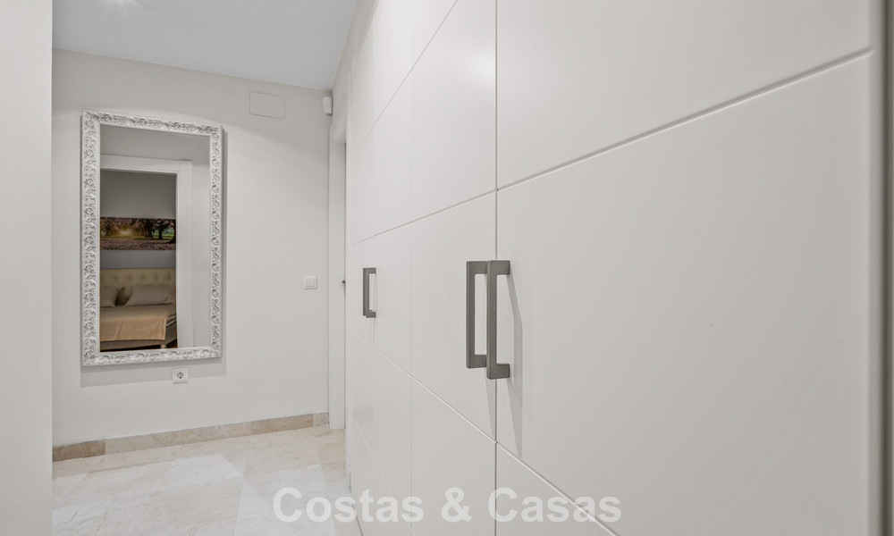Apartamento de lujo a vivir en venta en el prestigioso resort de golf 5* Los Flamingos en la Nueva Milla de Oro, Marbella - Benahavis 776133