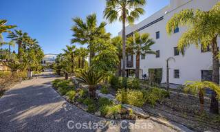 Apartamento de lujo a vivir en venta en el prestigioso resort de golf 5* Los Flamingos en la Nueva Milla de Oro, Marbella - Benahavis 776134 