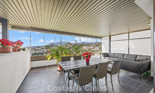 Apartamento de lujo a vivir en venta en el prestigioso resort de golf 5* Los Flamingos en la Nueva Milla de Oro, Marbella - Benahavis 776135 