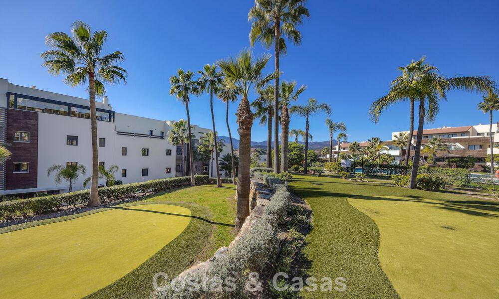 Apartamento de lujo a vivir en venta en el prestigioso resort de golf 5* Los Flamingos en la Nueva Milla de Oro, Marbella - Benahavis 776136
