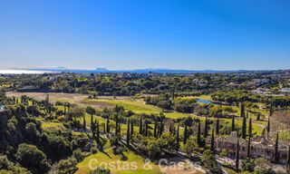 Apartamento de lujo a vivir en venta en el prestigioso resort de golf 5* Los Flamingos en la Nueva Milla de Oro, Marbella - Benahavis 776137 