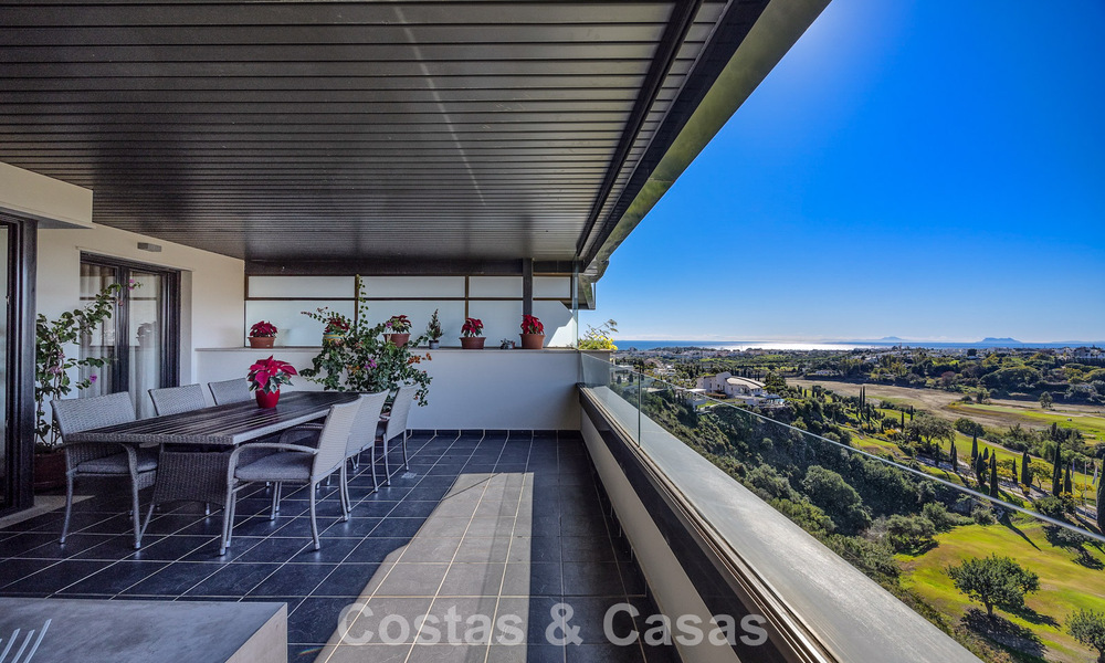 Apartamento de lujo a vivir en venta en el prestigioso resort de golf 5* Los Flamingos en la Nueva Milla de Oro, Marbella - Benahavis 776138