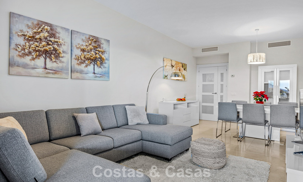 Apartamento de lujo a vivir en venta en el prestigioso resort de golf 5* Los Flamingos en la Nueva Milla de Oro, Marbella - Benahavis 776139