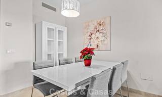 Apartamento de lujo a vivir en venta en el prestigioso resort de golf 5* Los Flamingos en la Nueva Milla de Oro, Marbella - Benahavis 776140 