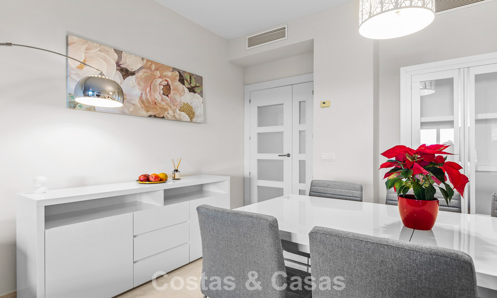 Apartamento de lujo a vivir en venta en el prestigioso resort de golf 5* Los Flamingos en la Nueva Milla de Oro, Marbella - Benahavis 776141