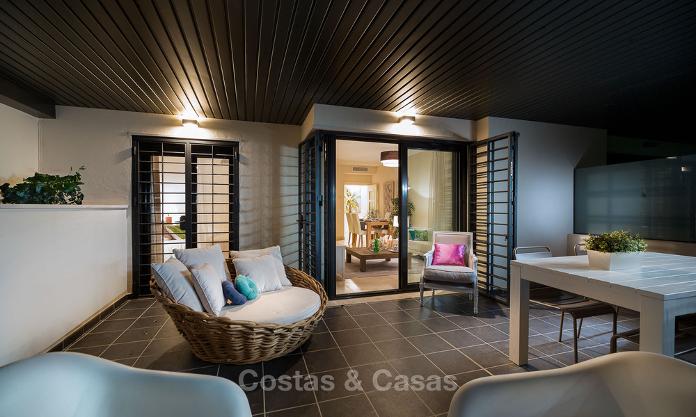 Apartamentos de golf contemporáneos en venta en un resort de golf de 5 estrellas, New Golden Mile, Marbella - Benahavís 807027