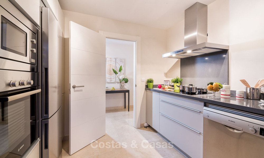 Apartamentos de golf contemporáneos en venta en un resort de golf de 5 estrellas, New Golden Mile, Marbella - Benahavís 807044