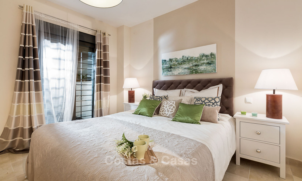 Apartamentos de golf contemporáneos en venta en un resort de golf de 5 estrellas, New Golden Mile, Marbella - Benahavís 807046