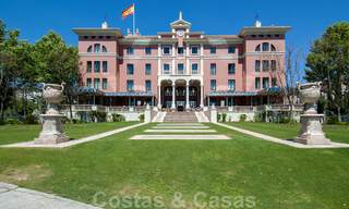 Apartamentos de golf contemporáneos en venta en un resort de golf de 5 estrellas, New Golden Mile, Marbella - Benahavís 807051 