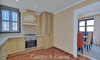 Casa adosada con vistas al mar en venta, en una tranquila comunidad cerrada en las colinas de Benahavis - Marbella 776237 