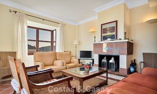 Casa adosada con vistas al mar en venta, en una tranquila comunidad cerrada en las colinas de Benahavis - Marbella 776246 