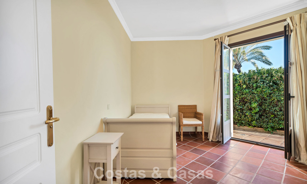 Casa adosada con vistas al mar en venta, en una tranquila comunidad cerrada en las colinas de Benahavis - Marbella 776252