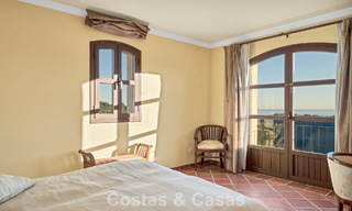 Casa adosada con vistas al mar en venta, en una tranquila comunidad cerrada en las colinas de Benahavis - Marbella 776254 