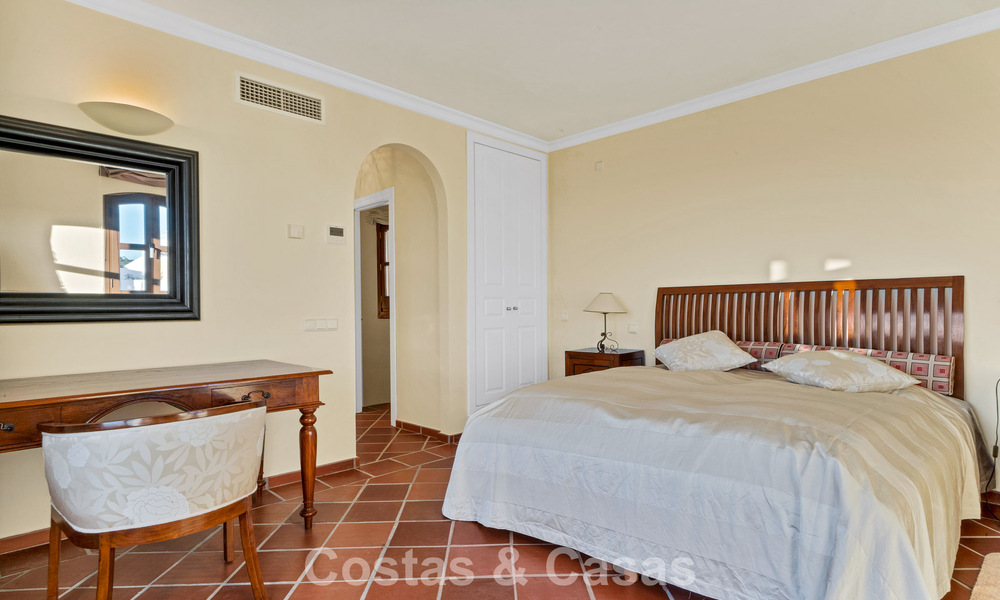 Casa adosada con vistas al mar en venta, en una tranquila comunidad cerrada en las colinas de Benahavis - Marbella 776255