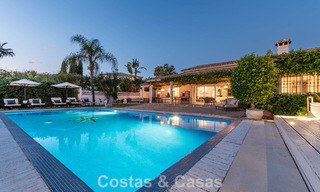 Villa de lujo lista para entrar a vivir con un estilo mediterráneo moderno en venta en el Valle del Golf de Nueva Andalucía, Marbella 776260 
