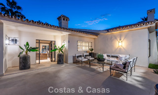 Villa de lujo lista para entrar a vivir con un estilo mediterráneo moderno en venta en el Valle del Golf de Nueva Andalucía, Marbella 776262 