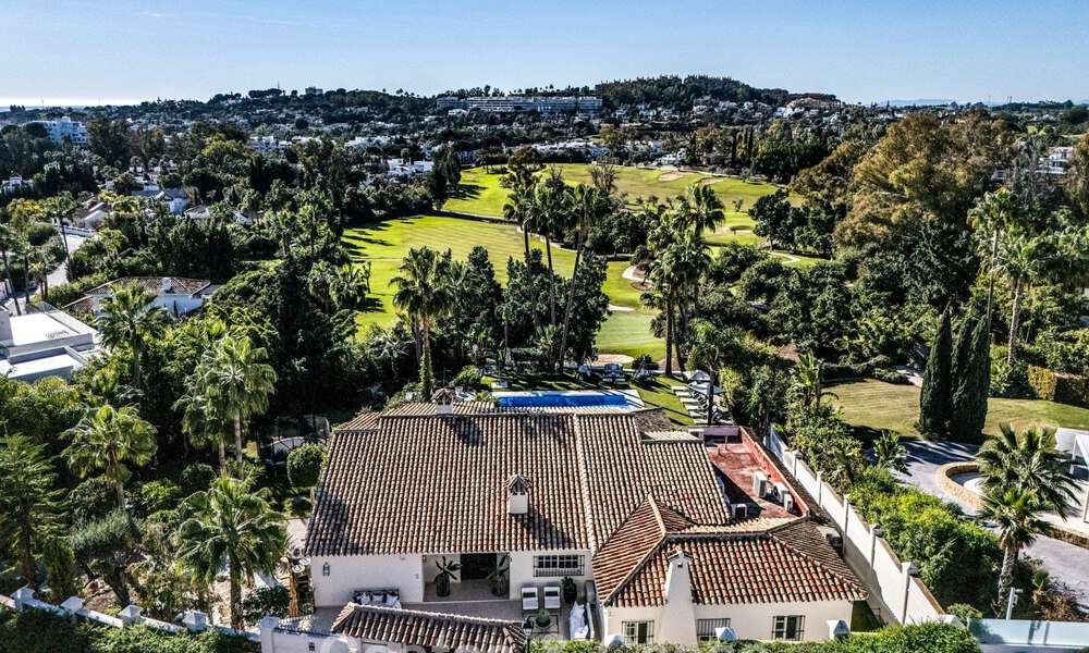 Villa de lujo lista para entrar a vivir con un estilo mediterráneo moderno en venta en el Valle del Golf de Nueva Andalucía, Marbella 776264