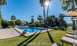 Villa de lujo lista para entrar a vivir con un estilo mediterráneo moderno en venta en el Valle del Golf de Nueva Andalucía, Marbella 776270 