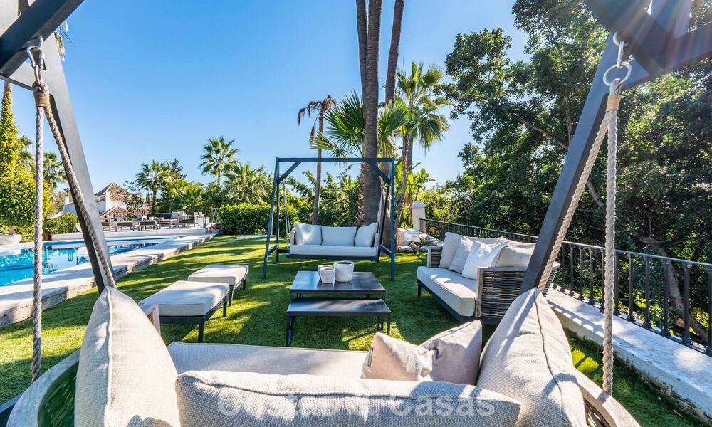 Villa de lujo lista para entrar a vivir con un estilo mediterráneo moderno en venta en el Valle del Golf de Nueva Andalucía, Marbella 776272