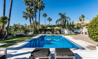 Villa de lujo lista para entrar a vivir con un estilo mediterráneo moderno en venta en el Valle del Golf de Nueva Andalucía, Marbella 776276 