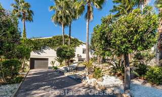 Villa de lujo lista para entrar a vivir con un estilo mediterráneo moderno en venta en el Valle del Golf de Nueva Andalucía, Marbella 776281 