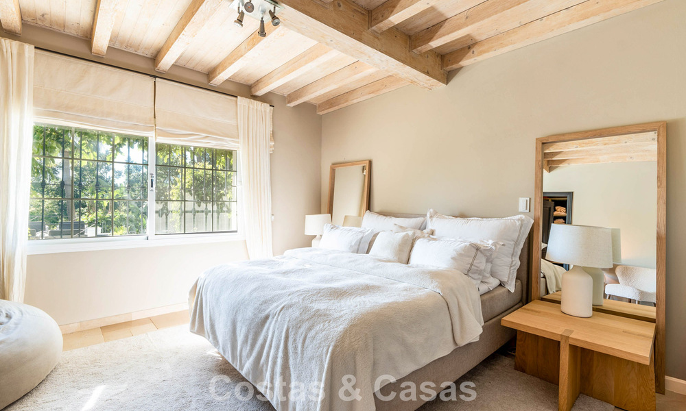 Villa de lujo lista para entrar a vivir con un estilo mediterráneo moderno en venta en el Valle del Golf de Nueva Andalucía, Marbella 776287