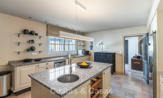 Villa de lujo lista para entrar a vivir con un estilo mediterráneo moderno en venta en el Valle del Golf de Nueva Andalucía, Marbella 776291 