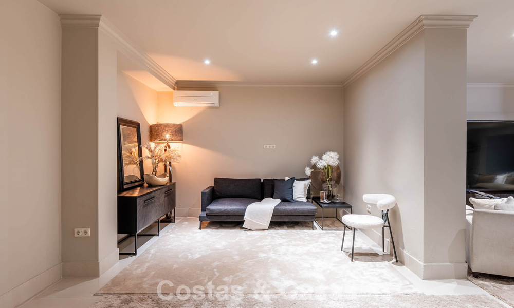 Villa de lujo lista para entrar a vivir con un estilo mediterráneo moderno en venta en el Valle del Golf de Nueva Andalucía, Marbella 776298