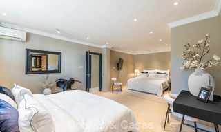 Villa de lujo lista para entrar a vivir con un estilo mediterráneo moderno en venta en el Valle del Golf de Nueva Andalucía, Marbella 776300 
