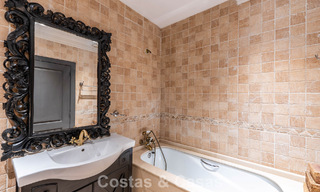 Villa de lujo lista para entrar a vivir con un estilo mediterráneo moderno en venta en el Valle del Golf de Nueva Andalucía, Marbella 776301 