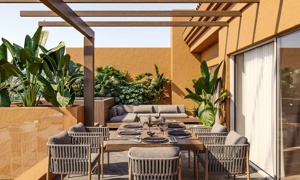Ático dúplex moderno reformado en venta, a poca distancia de los servicios en el valle del golf de Nueva Andalucía, Marbella 776313