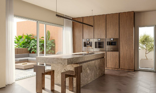 Ático dúplex moderno reformado en venta, a poca distancia de los servicios en el valle del golf de Nueva Andalucía, Marbella 776328 
