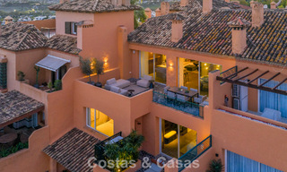 Ático dúplex moderno reformado en venta, a poca distancia de los servicios en el valle del golf de Nueva Andalucía, Marbella 793356 