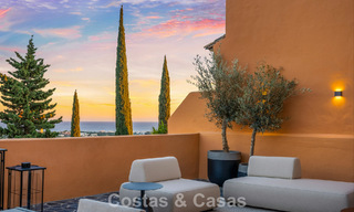 Ático dúplex moderno reformado en venta, a poca distancia de los servicios en el valle del golf de Nueva Andalucía, Marbella 793361 