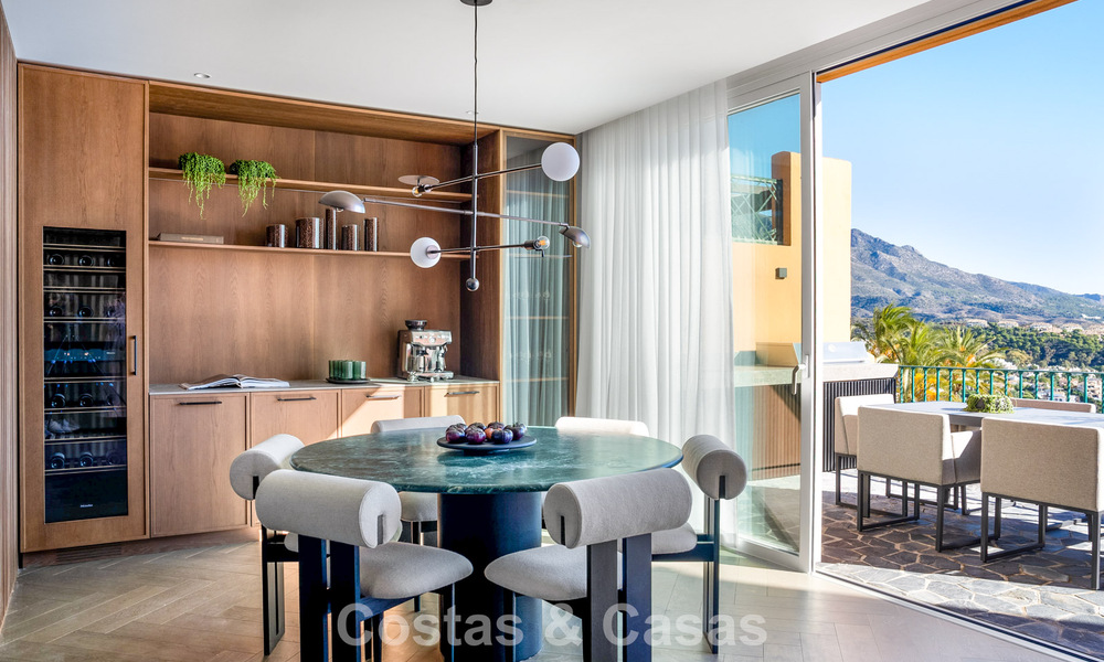 Ático dúplex moderno reformado en venta, a poca distancia de los servicios en el valle del golf de Nueva Andalucía, Marbella 793365
