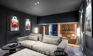 Ático dúplex moderno reformado en venta, a poca distancia de los servicios en el valle del golf de Nueva Andalucía, Marbella 793370 