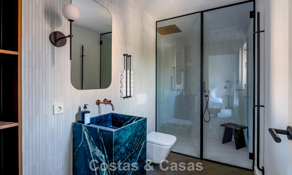 Ático dúplex moderno reformado en venta, a poca distancia de los servicios en el valle del golf de Nueva Andalucía, Marbella 793373