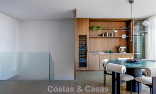 Ático dúplex moderno reformado en venta, a poca distancia de los servicios en el valle del golf de Nueva Andalucía, Marbella 793374 