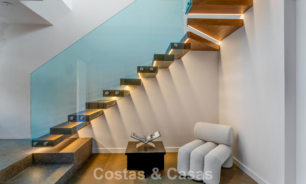 Ático dúplex moderno reformado en venta, a poca distancia de los servicios en el valle del golf de Nueva Andalucía, Marbella 793377