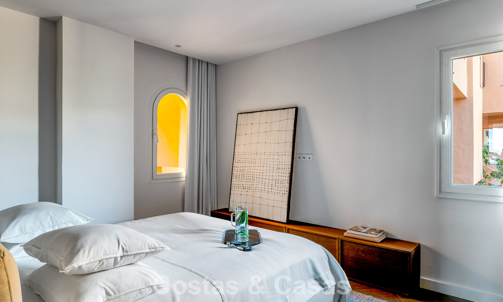 Ático dúplex moderno reformado en venta, a poca distancia de los servicios en el valle del golf de Nueva Andalucía, Marbella 793384