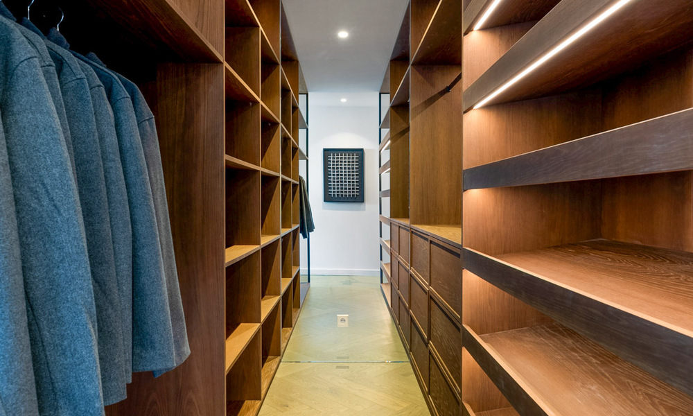 Ático dúplex moderno reformado en venta, a poca distancia de los servicios en el valle del golf de Nueva Andalucía, Marbella 793390