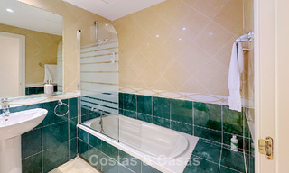 Apartamento en planta baja cerca de la playa en venta a poca distancia de la playa y Puerto Banús, Marbella 776338 