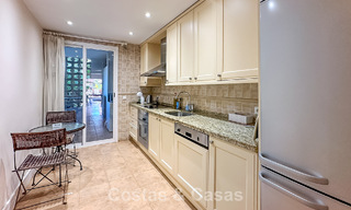 Apartamento en planta baja cerca de la playa en venta a poca distancia de la playa y Puerto Banús, Marbella 776340 