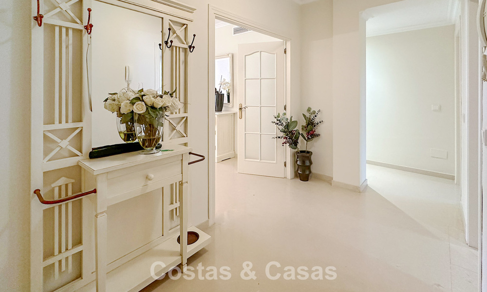 Apartamento en planta baja cerca de la playa en venta a poca distancia de la playa y Puerto Banús, Marbella 776341